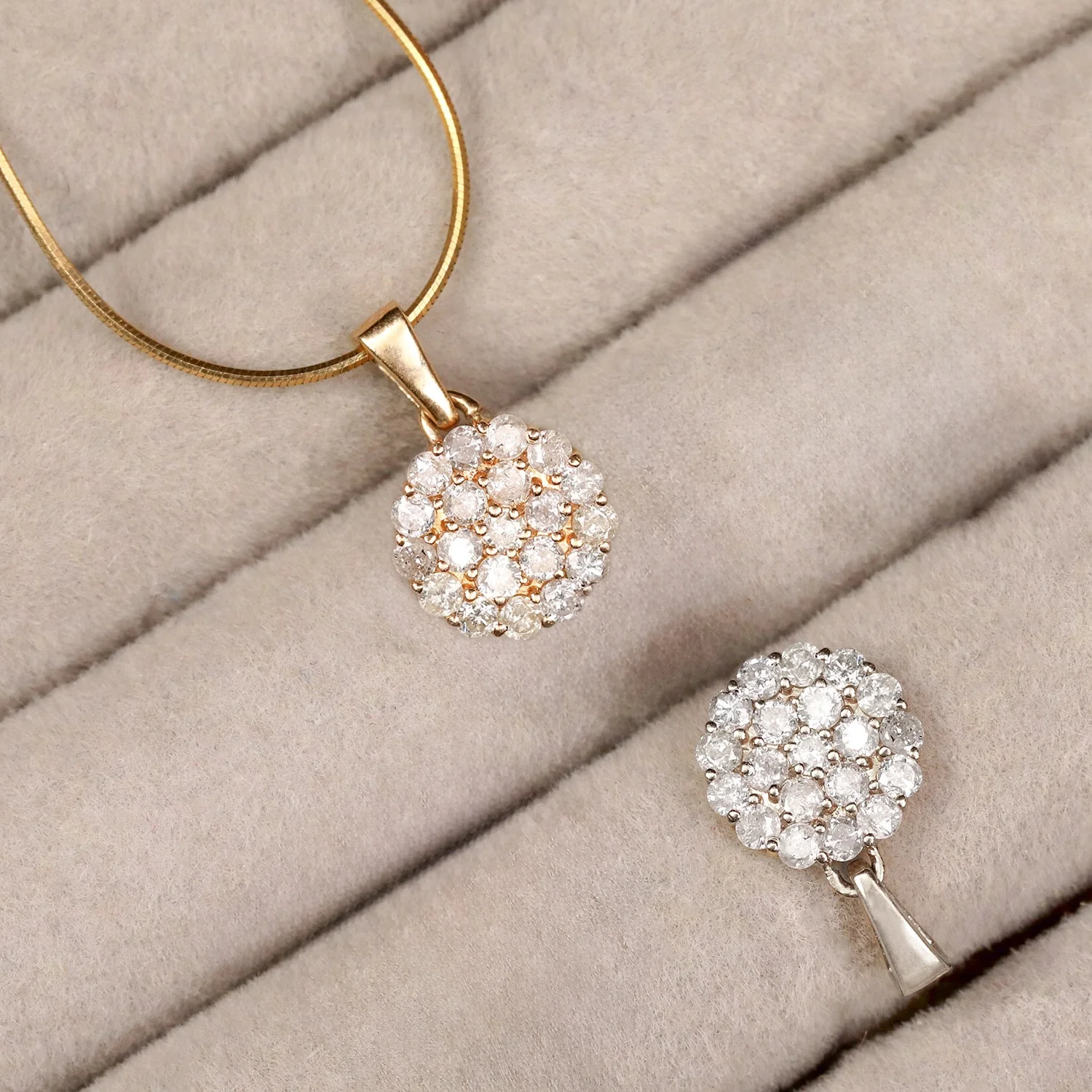 Cluster Pendant 20 Diamond - Image 4